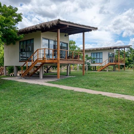 Niketh Villa Komari Arugambay ภายนอก รูปภาพ
