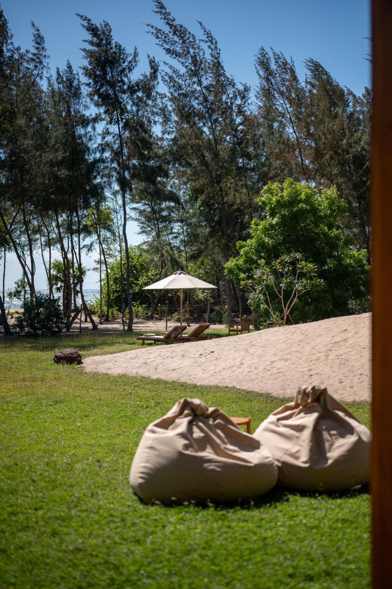 Niketh Villa Komari Arugambay ภายนอก รูปภาพ